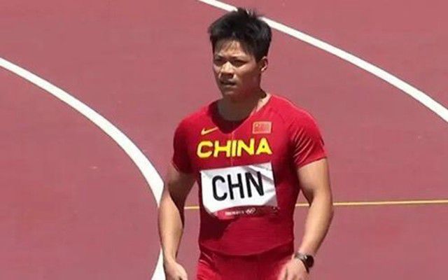 屁股抬起来自己扒开
