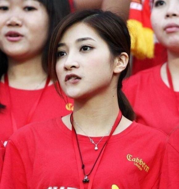 舔姐姐的脚